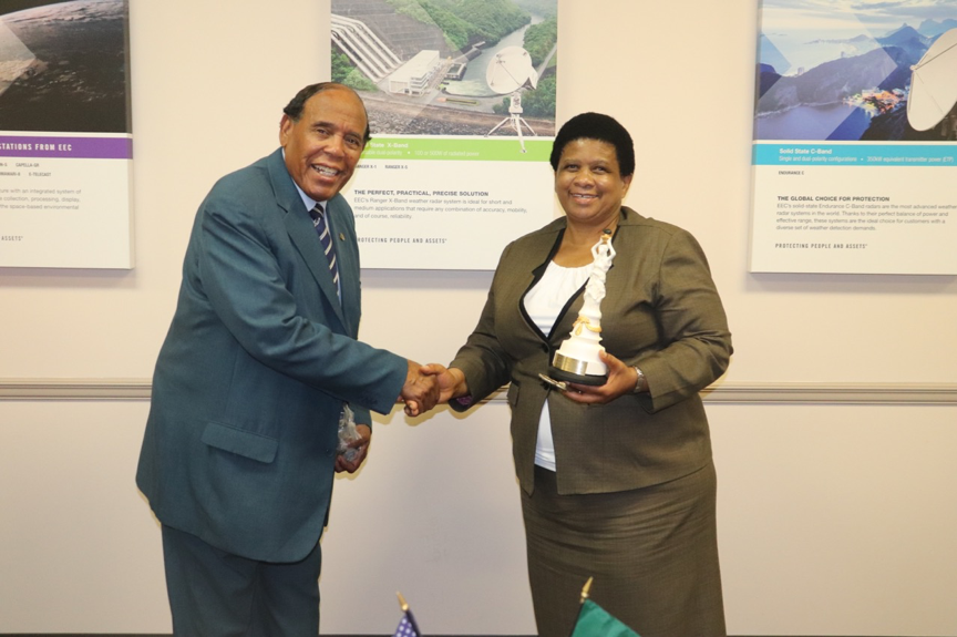 DKT. AGNES KIJAZI AKABIDHIWA UFUNGUO WA JIJI LA ENTERPRISE, ALABAMA-MAREKANI
